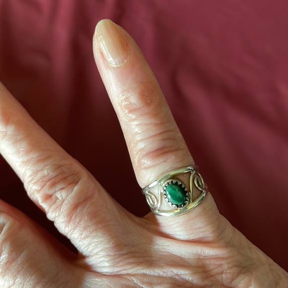 Green Malachite & Sterling Ring - Picture 5 of 5